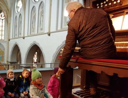 Besuch an der Orgel März 2016 7